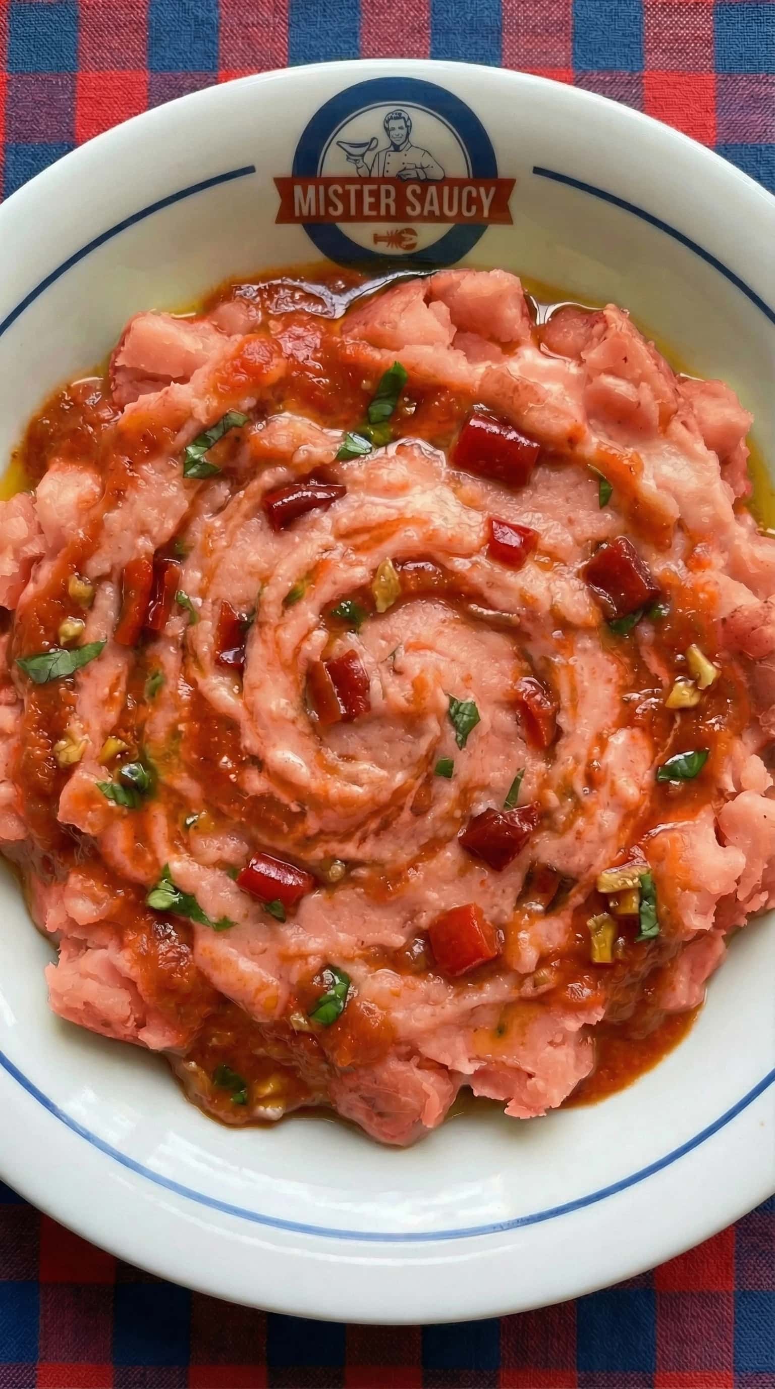 Recipe image: Pommes de terre écrasées méditerranéennes aux poivrons rôtis et tomates