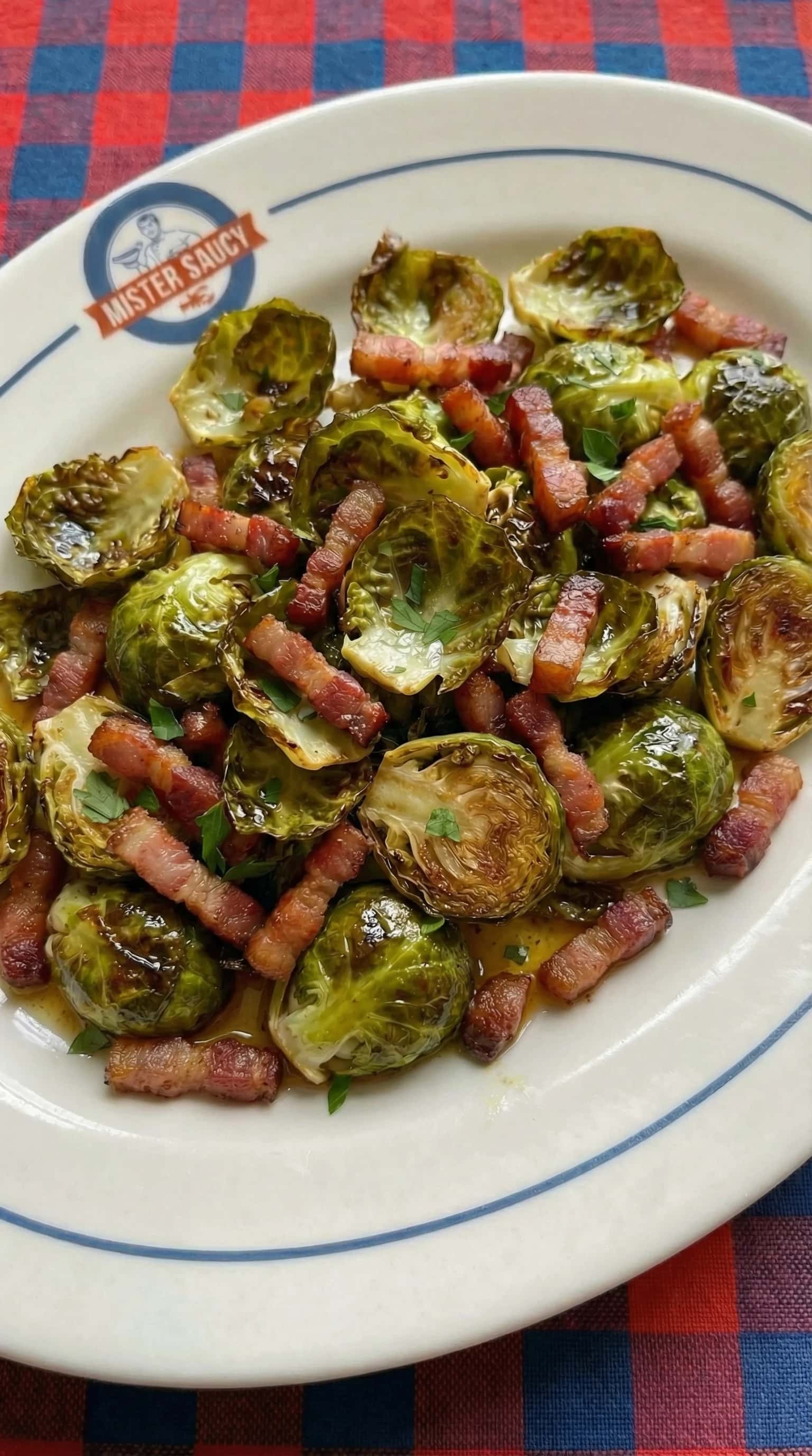 Recipe image: Choux de Bruxelles Rôtis Rustiques aux Lardons, Huile d'Olive et Beurre