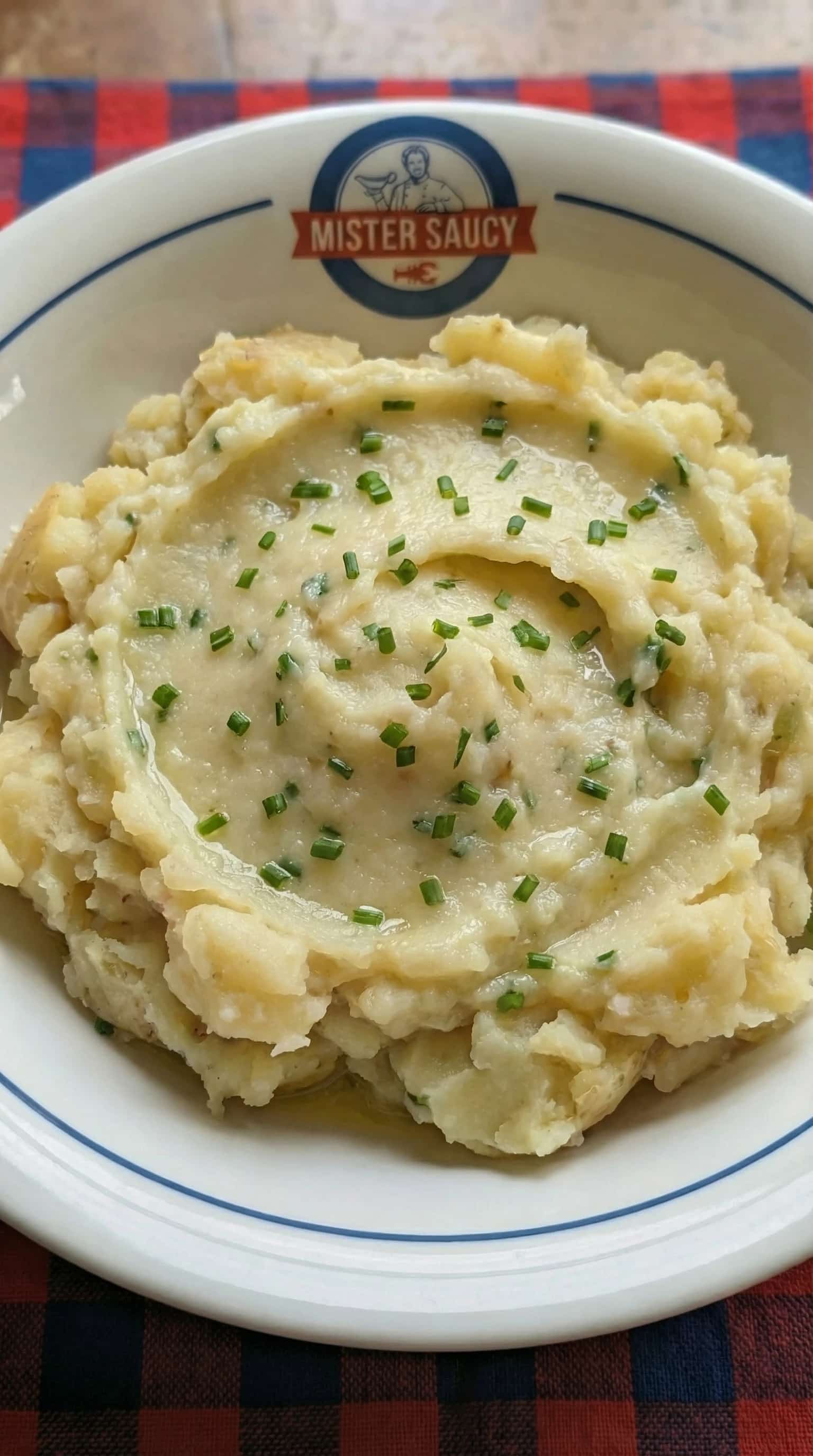 Recipe image: Pommes de terre écrasées gourmandes à la Fleur de Sel et à l'oignon nouveau