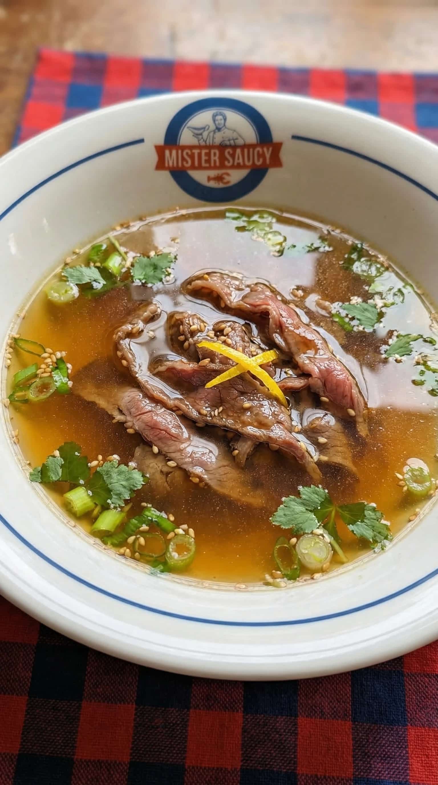 Recipe image: Shabu-Jeongol Doré au Rumsteck Émincé Mariné au Gingembre et à l'Ail
