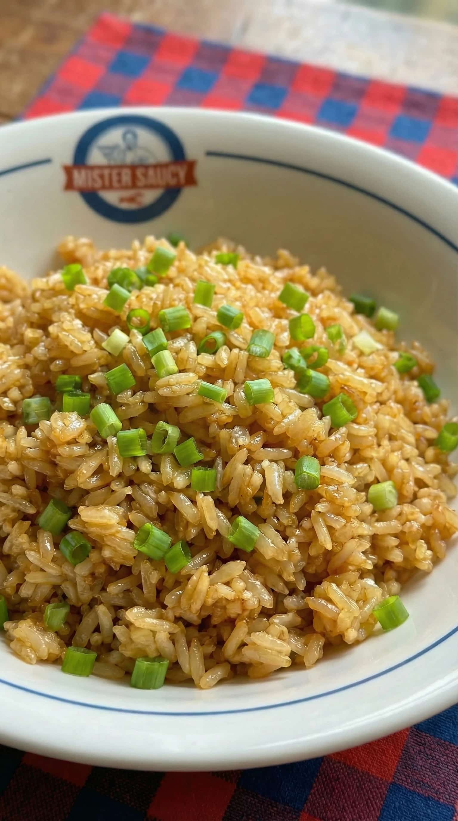 Recipe image: Riz frit classique à l'ail et au beurre en brunoise