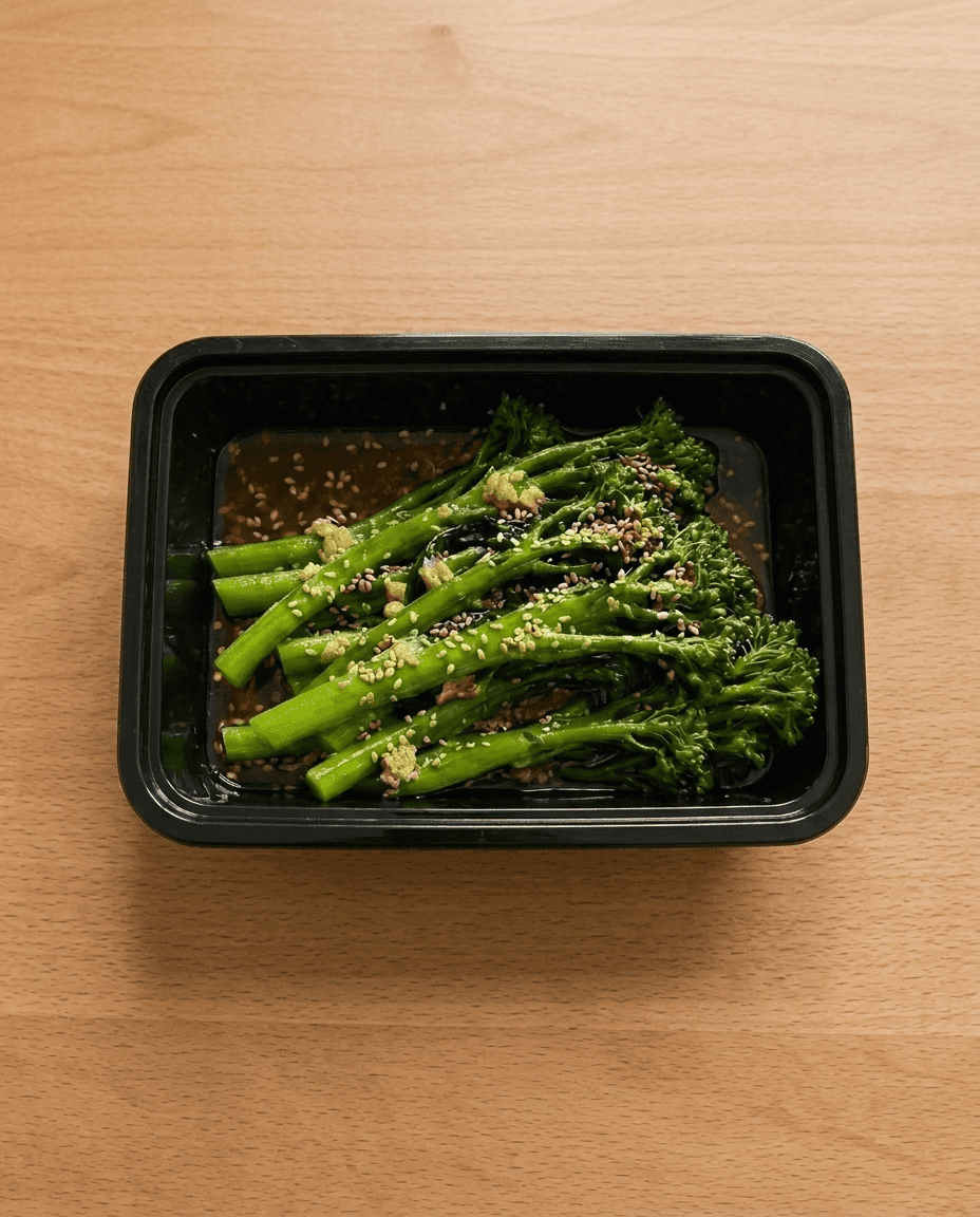 Garlic-Glazed Broccolini with Toasted Sesame and Rice Vinegar van Mr. Saucy packaging
