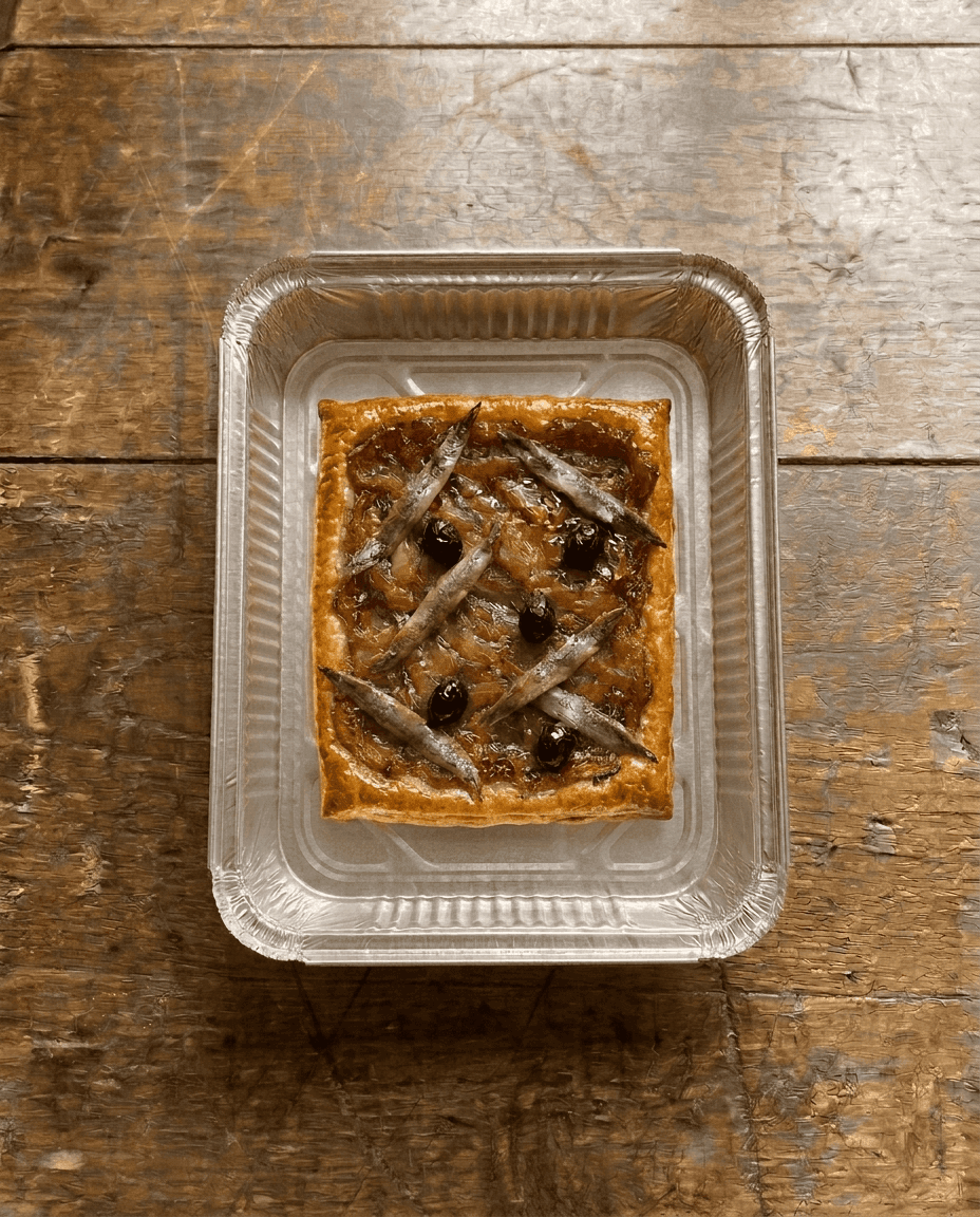 Pissaladière en pâte feuilletée avec caramélisation d'oignons au vin blanc packaging